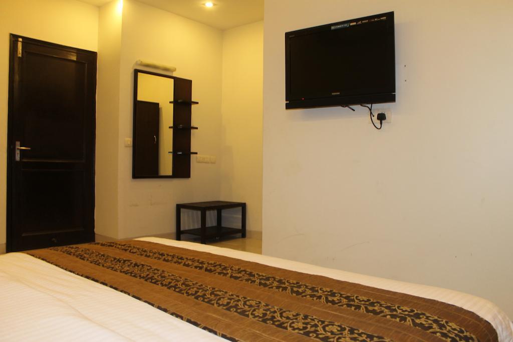 Airport Hotel Jet Inn Suites New Delhi Exterior photo