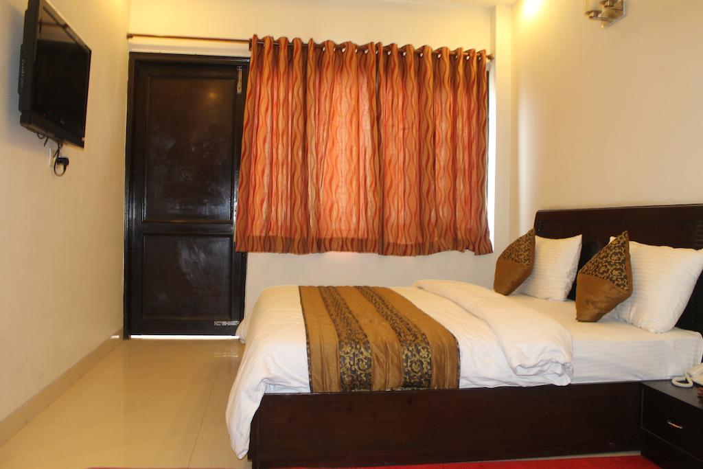 Airport Hotel Jet Inn Suites New Delhi Exterior photo