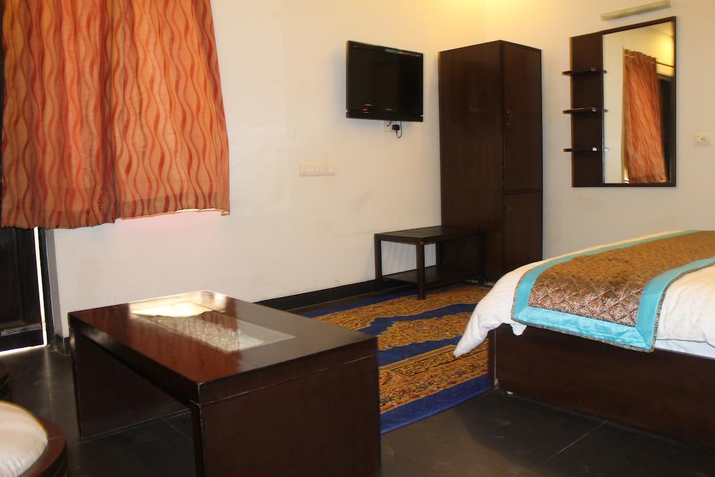 Airport Hotel Jet Inn Suites New Delhi Exterior photo